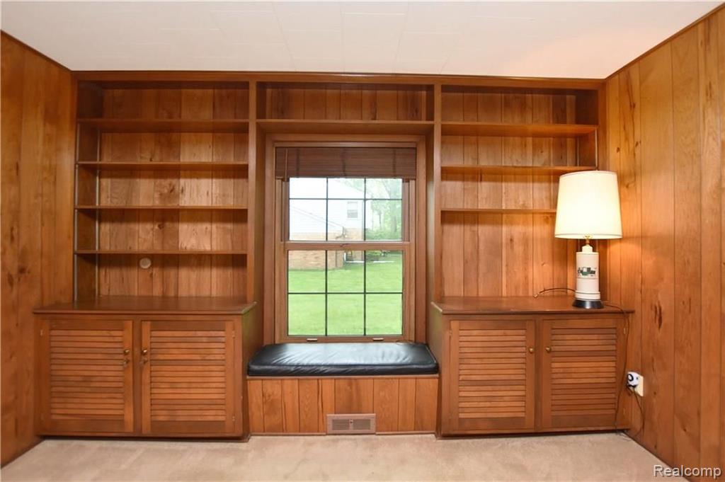 32635 Old Post Road Beverly Hills, MI 48025 - Photo 18 of 34
