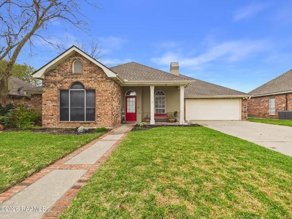 $2,400 | 430 Planters Row, Lafayette, LA 70508