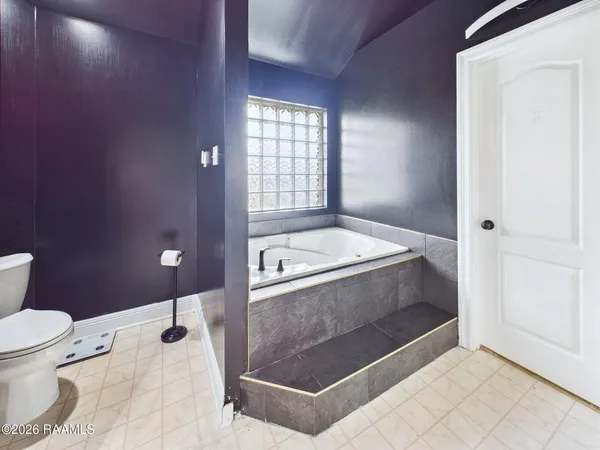 $2,400 | 430 Planters Row, Lafayette, LA 70508