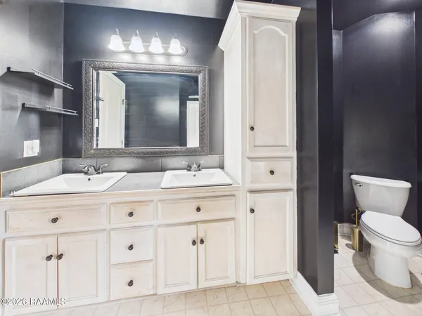 $2,400 | 430 Planters Row, Lafayette, LA 70508