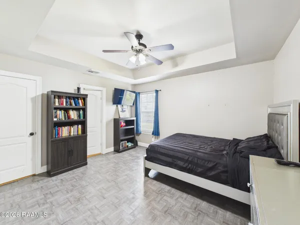 $2,400 | 430 Planters Row, Lafayette, LA 70508