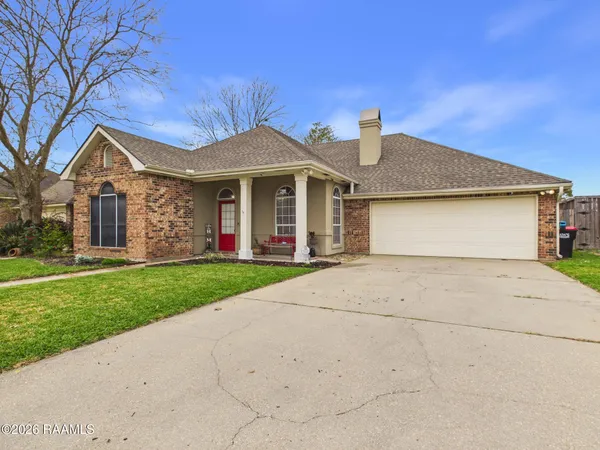 $2,400 | 430 Planters Row, Lafayette, LA 70508