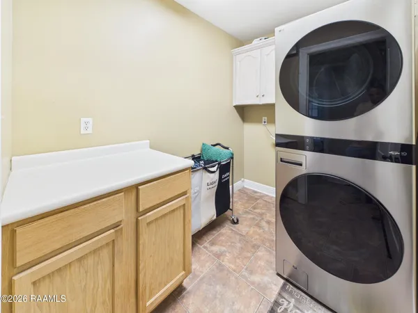 $2,400 | 430 Planters Row, Lafayette, LA 70508