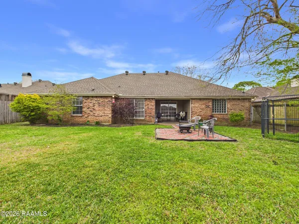 $2,400 | 430 Planters Row, Lafayette, LA 70508