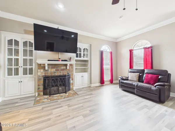 $2,400 | 430 Planters Row, Lafayette, LA 70508