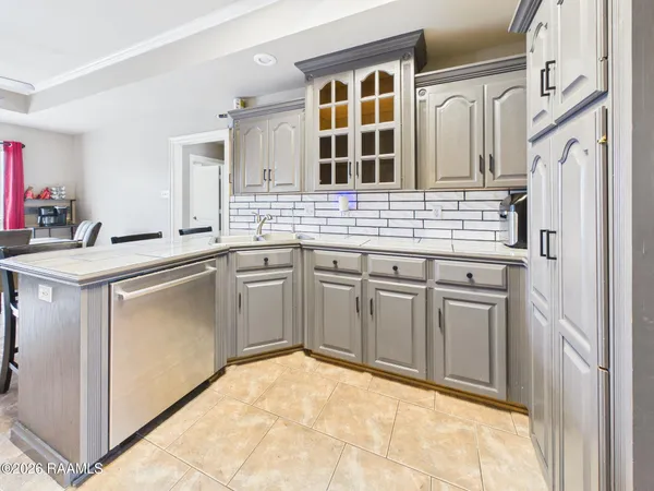 $2,400 | 430 Planters Row, Lafayette, LA 70508