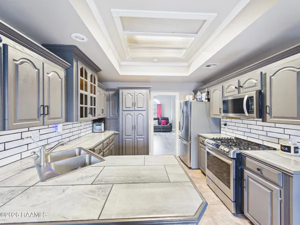 $2,400 | 430 Planters Row, Lafayette, LA 70508