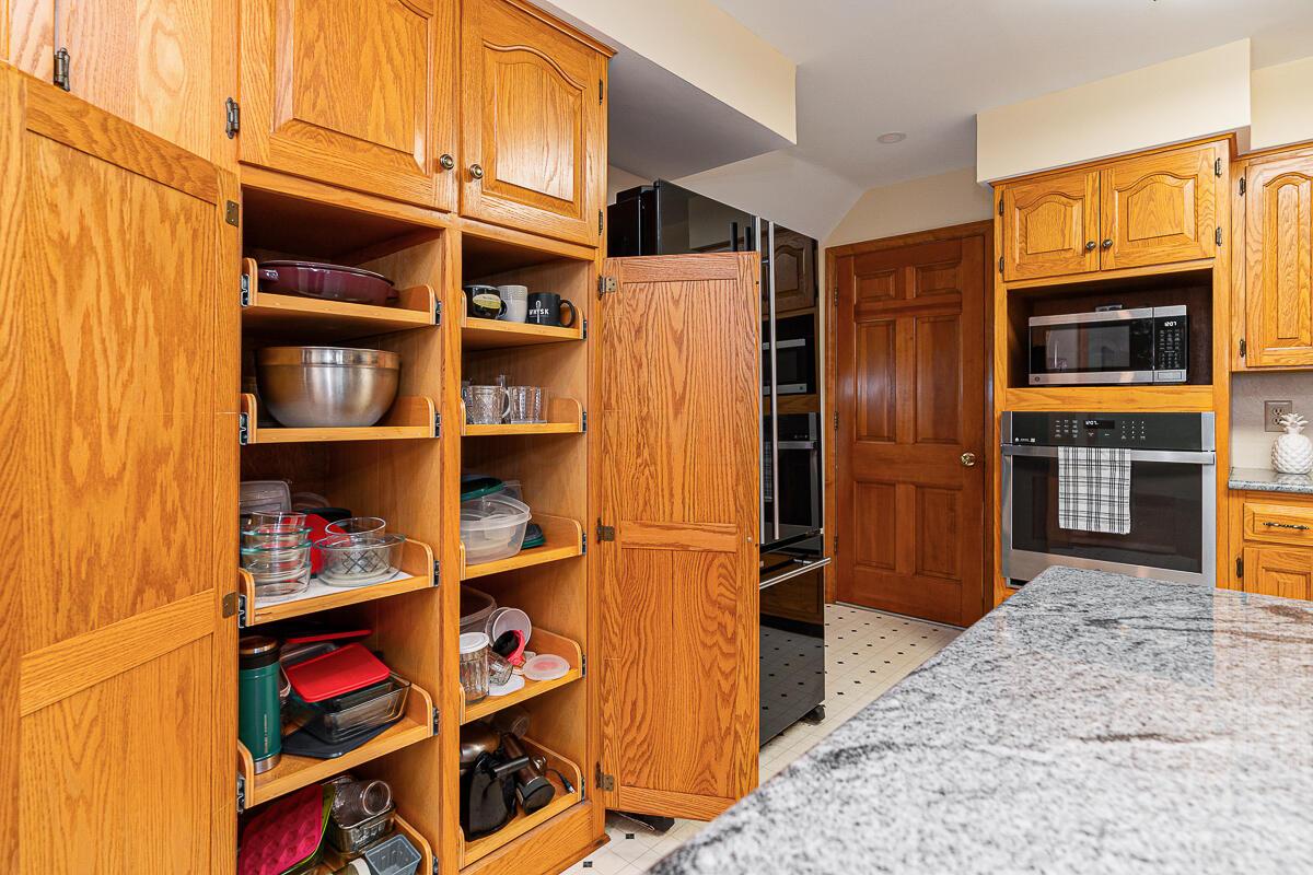 2716 Welsford Road Columbus, OH 43221 - Photo 20 of 46 Kitchen