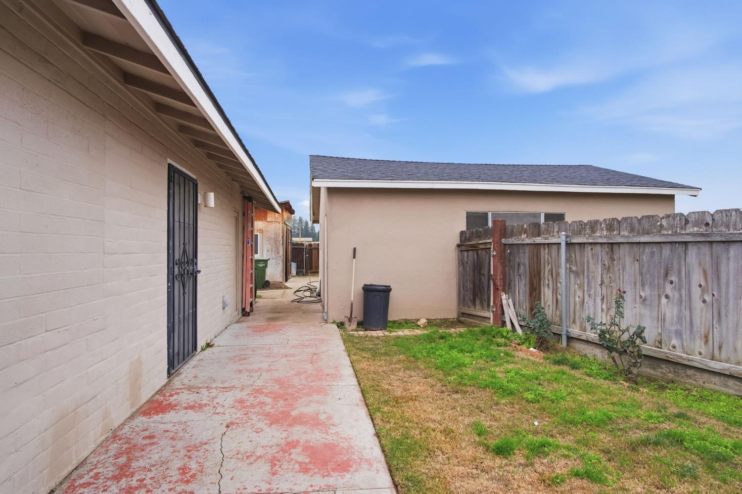 1740 Colorado Avenue Turlock, CA 95382 - Photo 26 of 37 a view of a back yard of the house