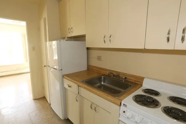 $1,295 | 7333 North Ridge Boulevard, Unit 305, Chicago, IL 60645