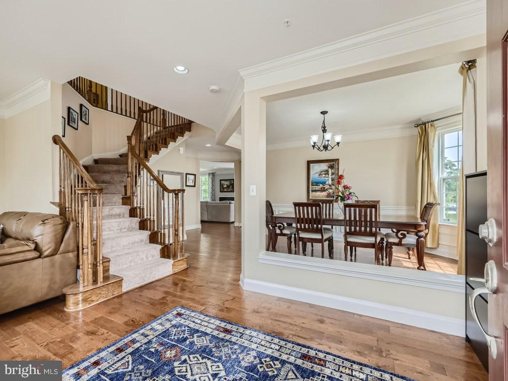 2302 Blackberry Road Baltimore, MD 21209 - Photo 4 of 34