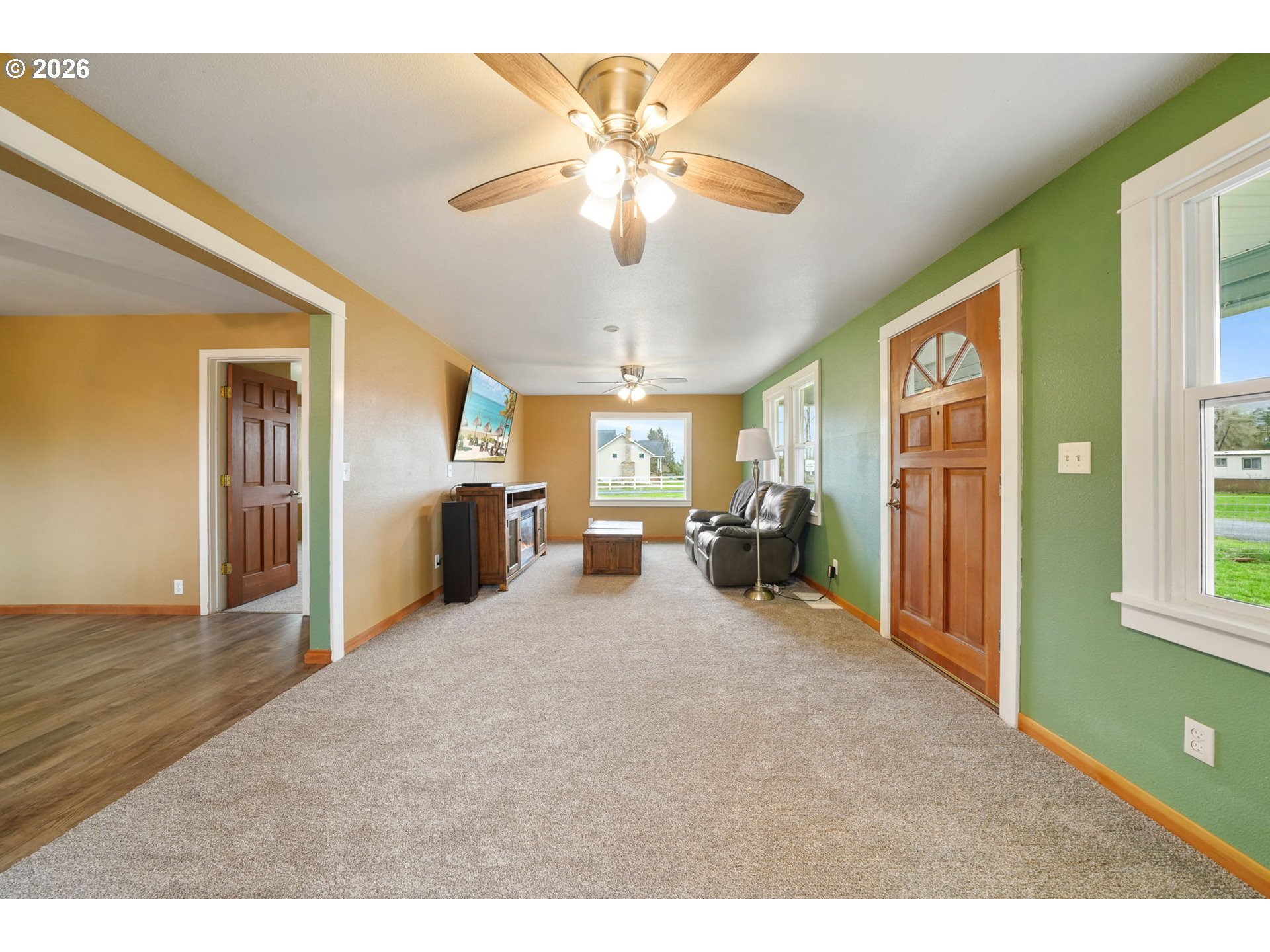 79844 Delight Valley School Road Cottage Grove, OR 97424 - Photo 6 of 48 Living Room/Entrance