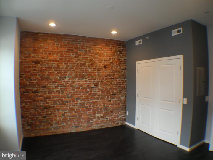 927 North 2nd Street Philadelphia, PA 19123 - Photo 1 of 9