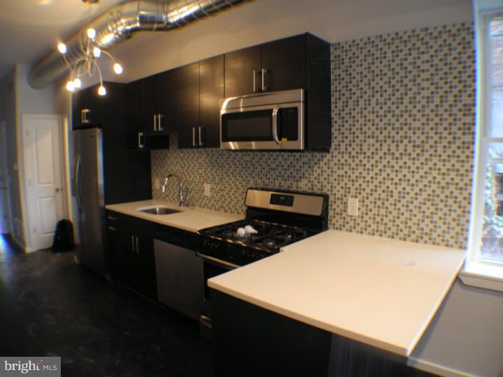 927 North 2nd Street Philadelphia, PA 19123 - Photo 3 of 9