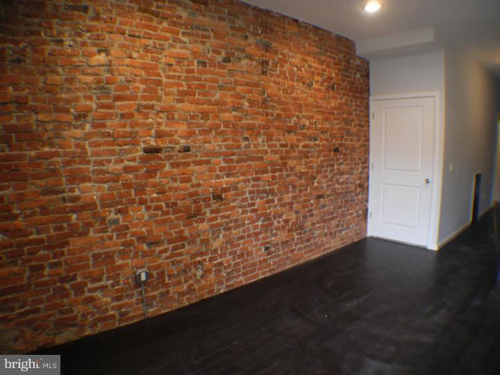 927 North 2nd Street Philadelphia, PA 19123 - Photo 6 of 9
