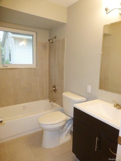 3880 Elmhurst Road Waterford, MI 48328 - Photo 8 of 17 P1090230.JPG
