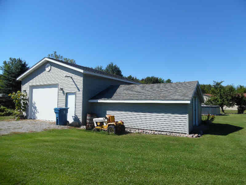 2248 East Newberg Road Pinconning, MI 48650 - Photo 3 of 18