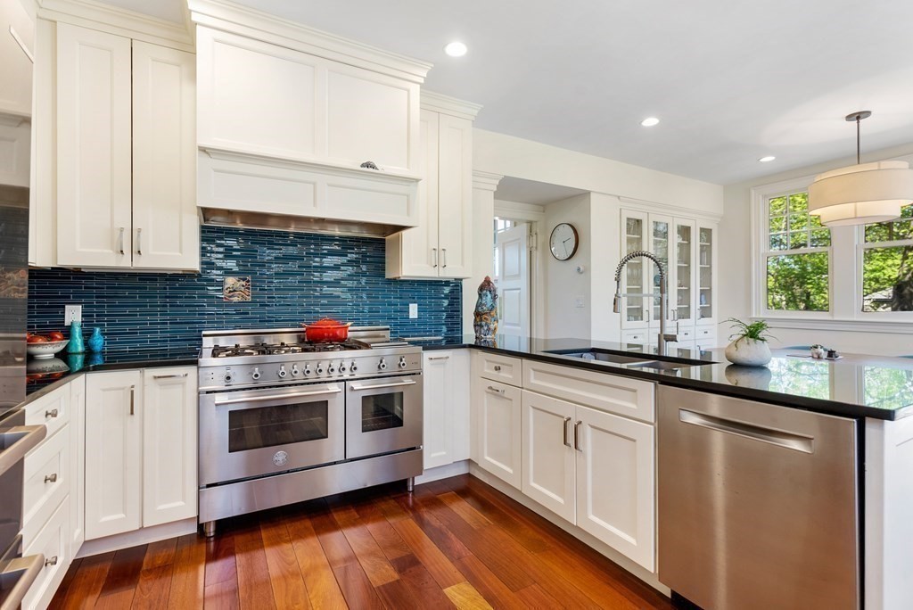 51 Montvale Crescent Newton, MA 02459 - Photo 10 of 39