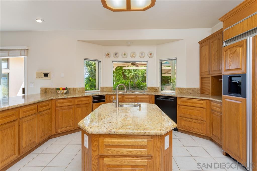 10178-76 Lilac Ridge Road Escondido, CA 92026 - Photo 2 of 25