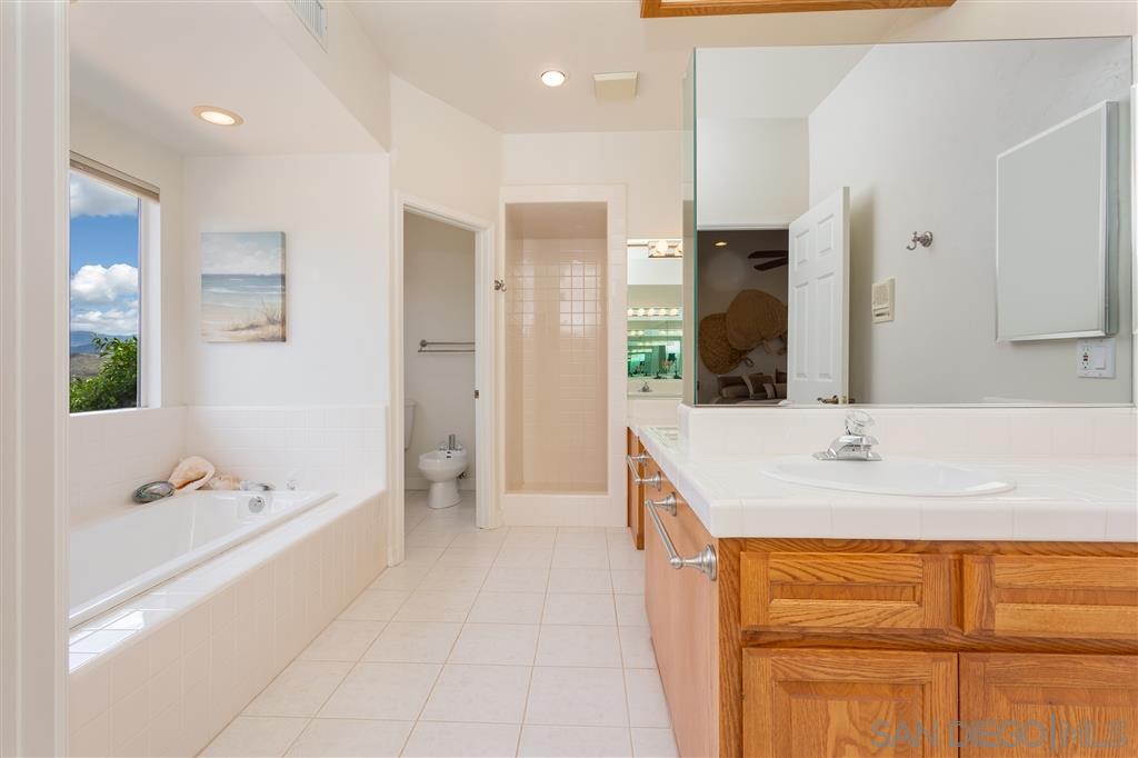 10178-76 Lilac Ridge Road Escondido, CA 92026 - Photo 15 of 25