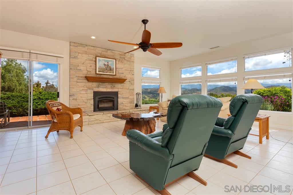 10178-76 Lilac Ridge Road Escondido, CA 92026 - Photo 5 of 25