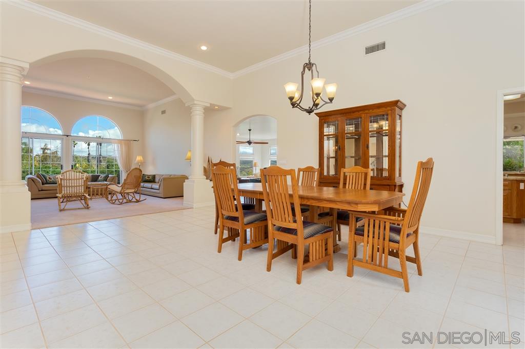 10178-76 Lilac Ridge Road Escondido, CA 92026 - Photo 9 of 25
