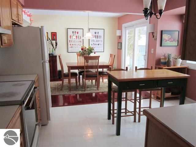 542 Bloomfield Road Traverse City, MI 49686 - Photo 14 of 33 1741429-13.JPG