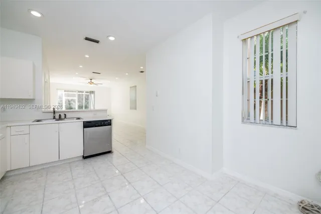 $2,850 | 1911 Madeira Drive, Unit 1911, Fort Lauderdale, FL 33327