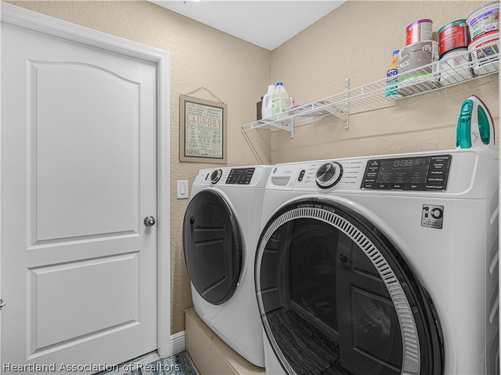 5430 Lakewood Road Sebring, FL 33875 - Photo 22 of 40 a utility room with dryer and washer