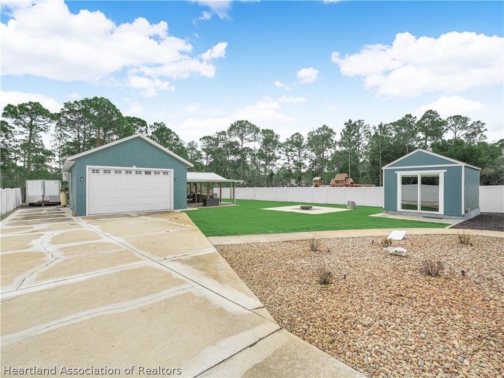 5430 Lakewood Road Sebring, FL 33875 - Photo 31 of 40 a view of outdoor space and yard