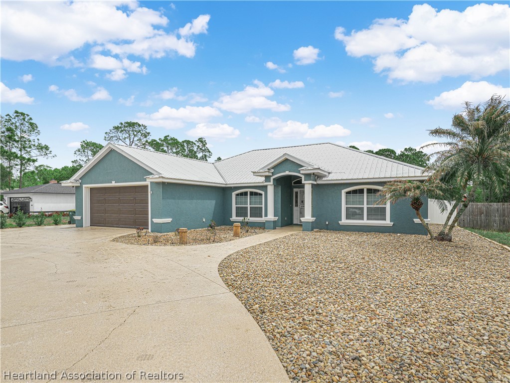 5430 Lakewood Road Sebring, FL 33875 - Photo 36 of 40 a front view of a house with garden