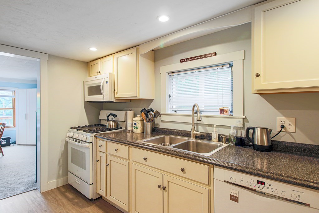 99 Crockett Road Milford, MA 01757 - Photo 5 of 29