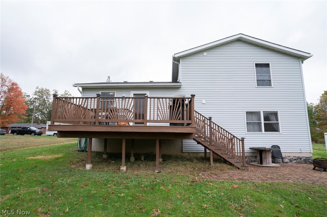 54 Elm Street Rittman, OH 44270 - Photo 6 of 35 Rear view of home, deck and patio.