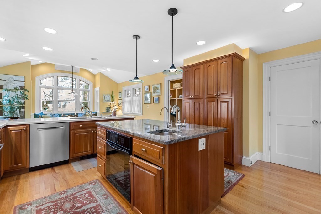 37 Brewster Road Newton, MA 02461 - Photo 5 of 20