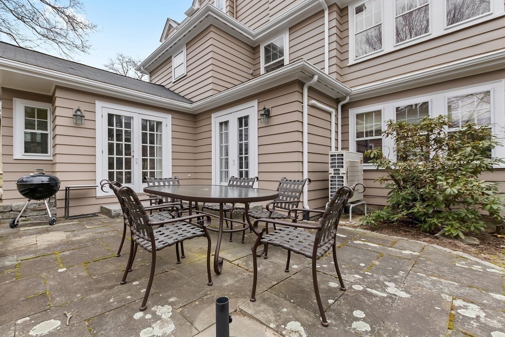 37 Brewster Road Newton, MA 02461 - Photo 8 of 20