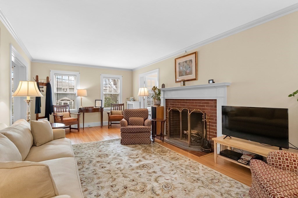 37 Brewster Road Newton, MA 02461 - Photo 10 of 20