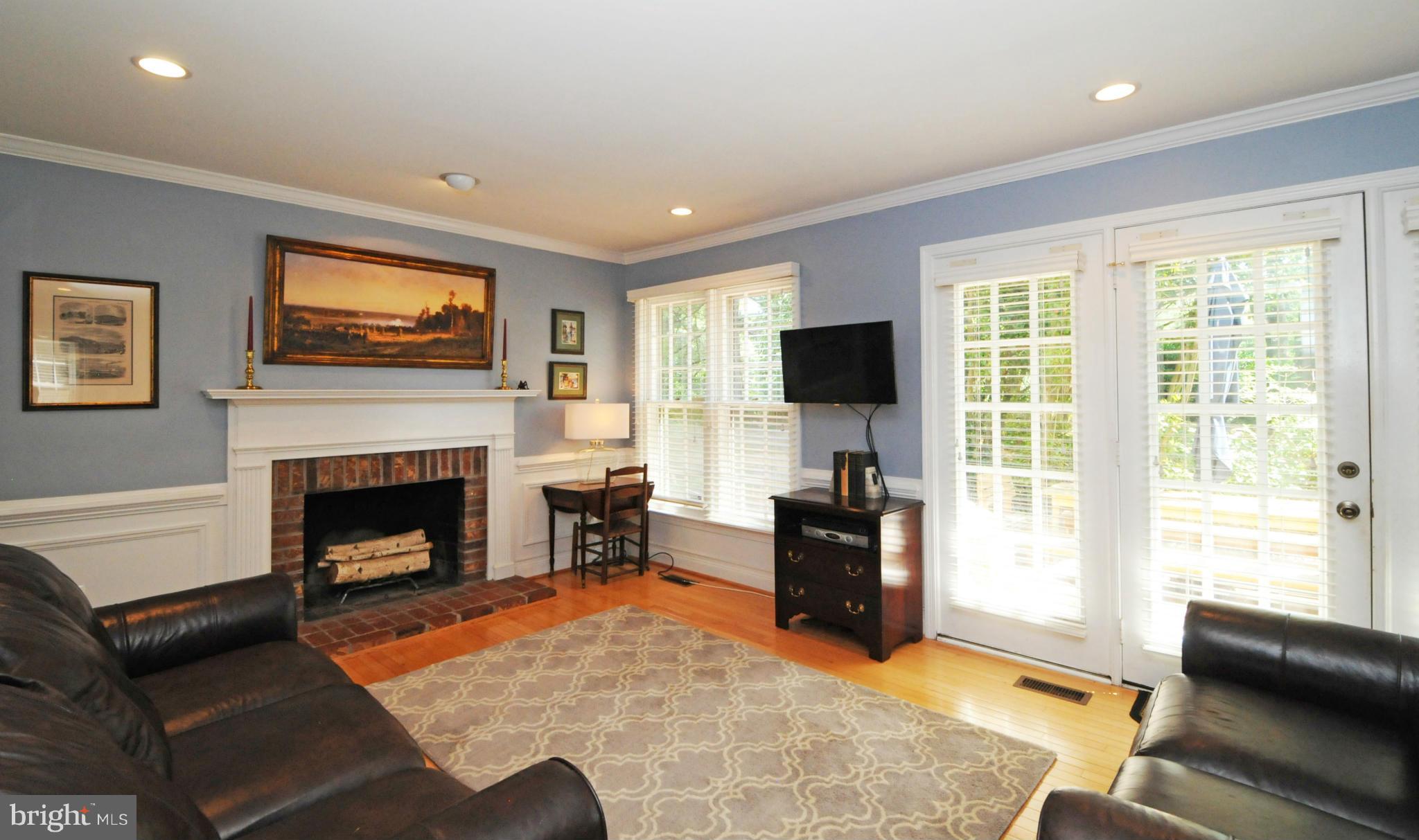 2101 Salt Kettle Way Reston, VA 20191 - Photo 4 of 30 LIVING ROOM WITH DOOR TO DECK AND PAVER PATIO