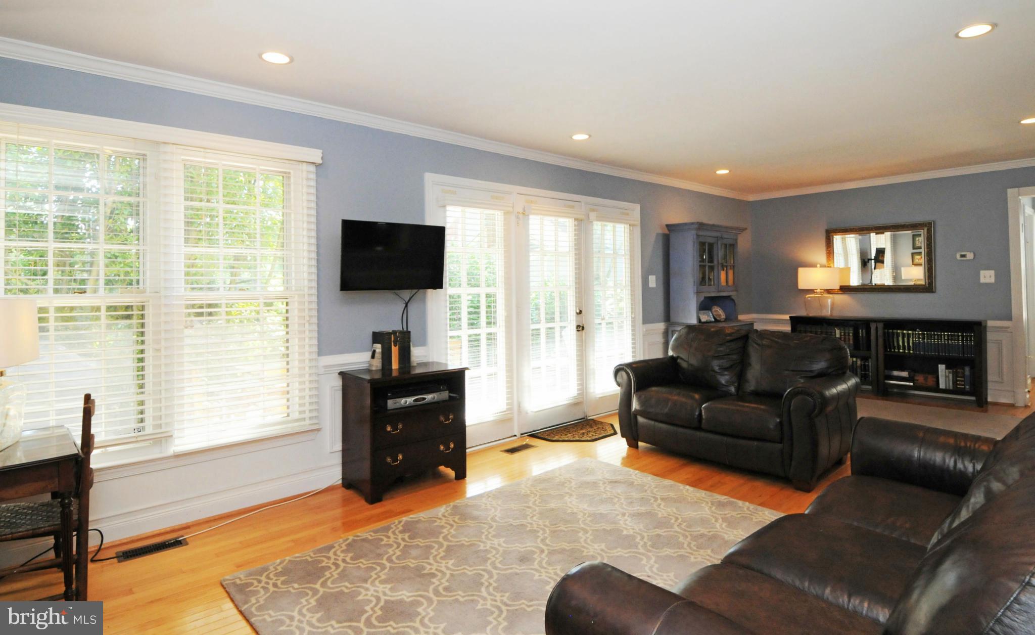 2101 Salt Kettle Way Reston, VA 20191 - Photo 5 of 30 LIVING ROOM PLENTY OF WINDOWS AND RECESSED LIGHTS