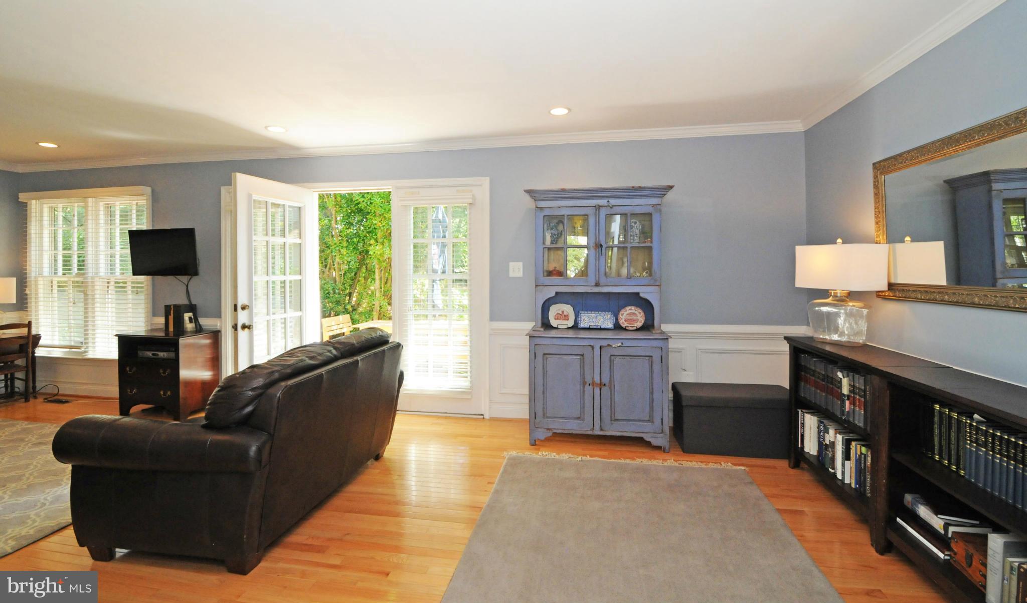 2101 Salt Kettle Way Reston, VA 20191 - Photo 7 of 30 WAINSCOTING OFFSETS THIS AREA IF USED FOR DINING