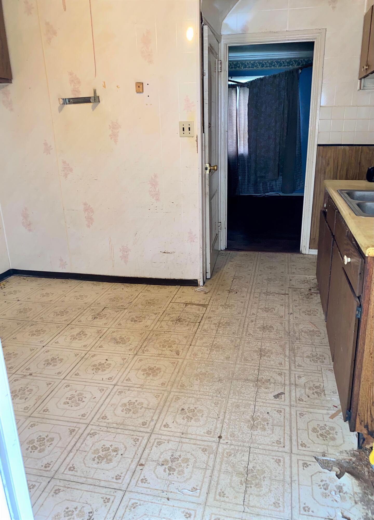 2355 Delbert Road Columbus, OH 43211 - Photo 3 of 10 Gallery Image 3