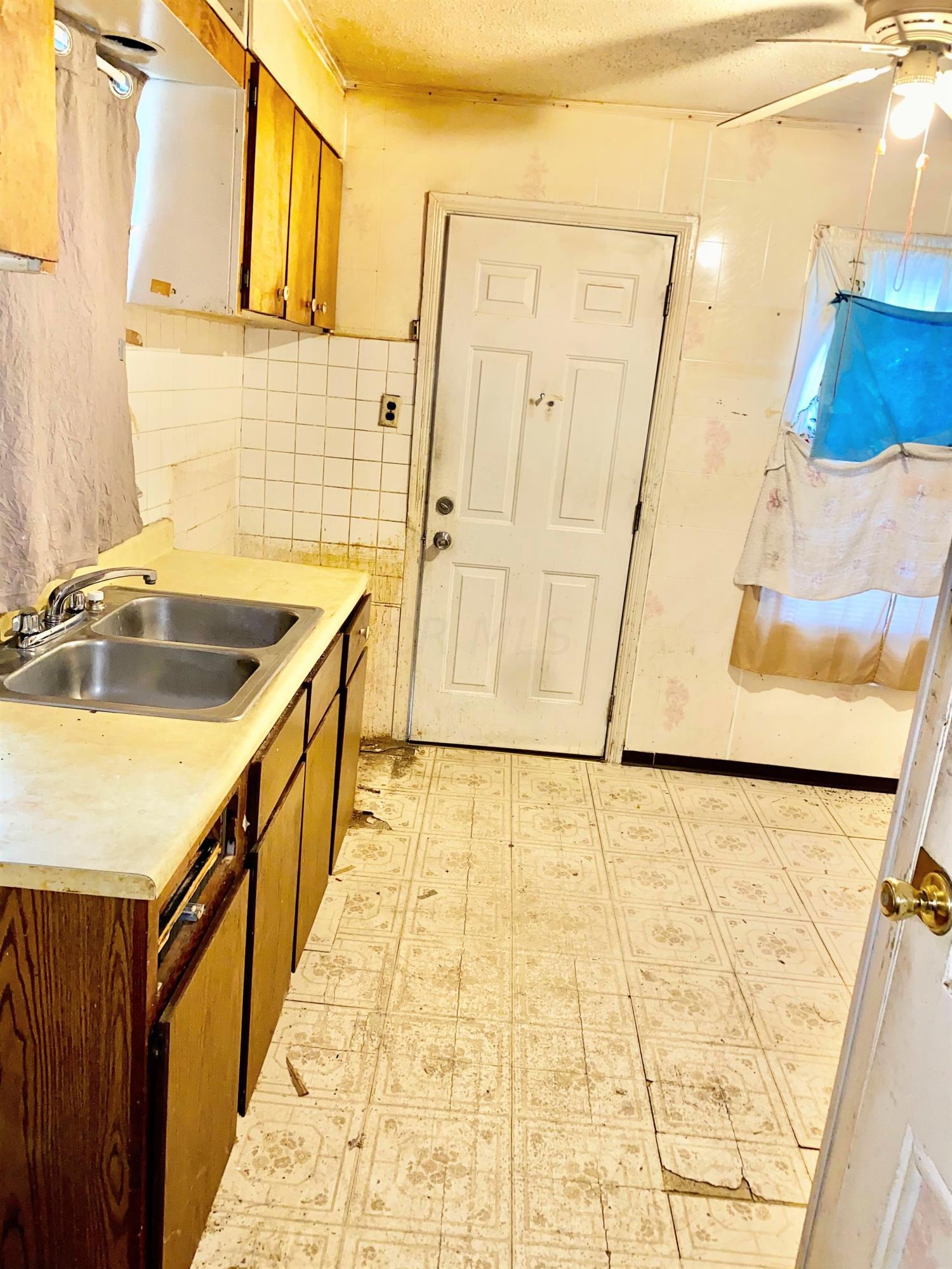 2355 Delbert Road Columbus, OH 43211 - Photo 4 of 10 Gallery Image 4