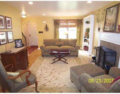1935 Spring Valley Road Pittsburgh, PA 15243 - Photo 2 of 8 Living Room. Beautiful decor with modern touch