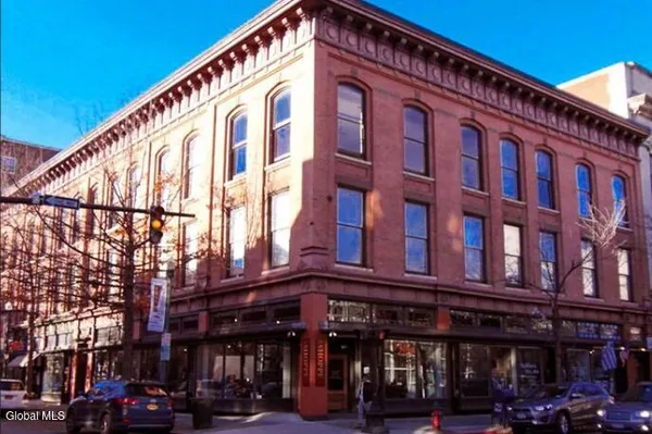 $1,997 | 256 Broadway, Unit 301, Troy, NY 12180