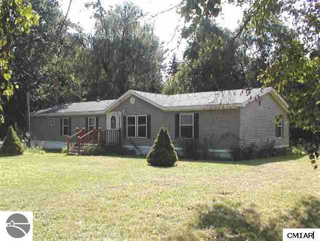 4784 East Mcardle Road Edmore, MI 48829 - Photo 1 of 9 1767274.JPG