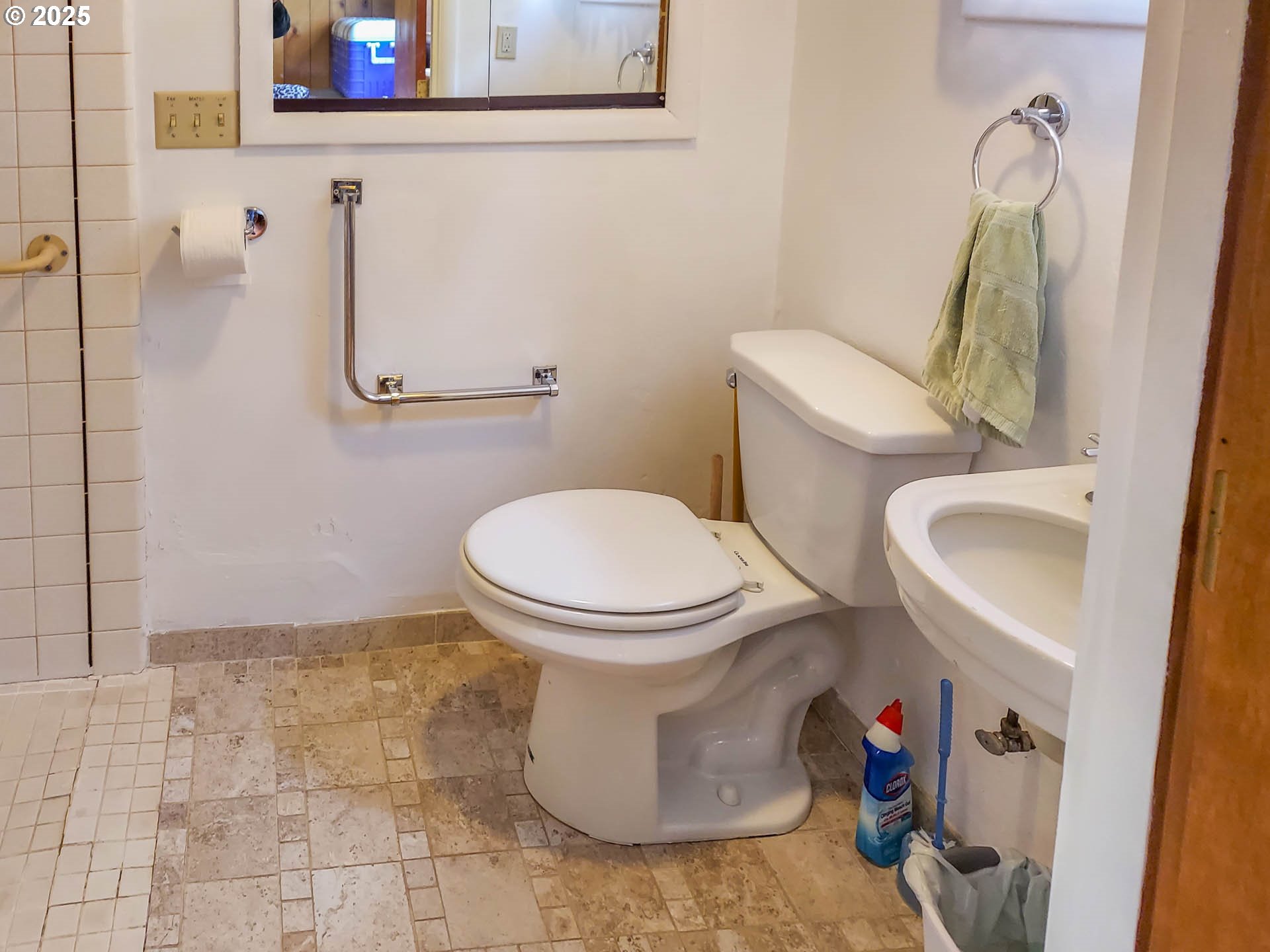1260 Canyonville-Riddle Road Riddle, OR 97469 - Photo 14 of 44 a bathroom with a toilet and a shower