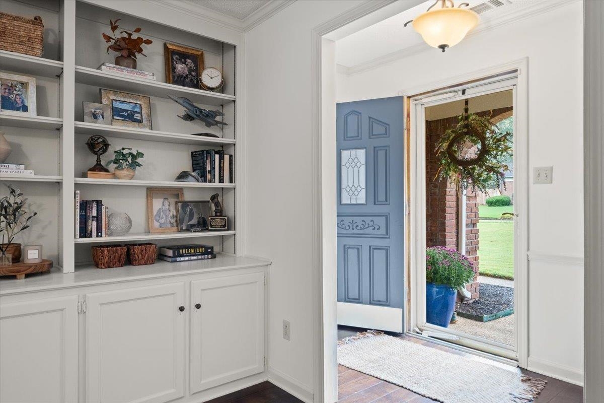 276 Morton Road Collierville, TN 38017 - Photo 6 of 33 a shelf with books and knick knacks on it