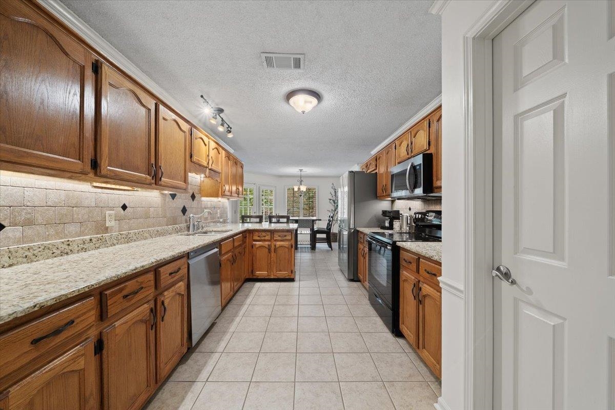 276 Morton Road Collierville, TN 38017 - Photo 8 of 33 a large kitchen with stainless steel appliances granite countertop lots of counter top space a sink and dishwasher