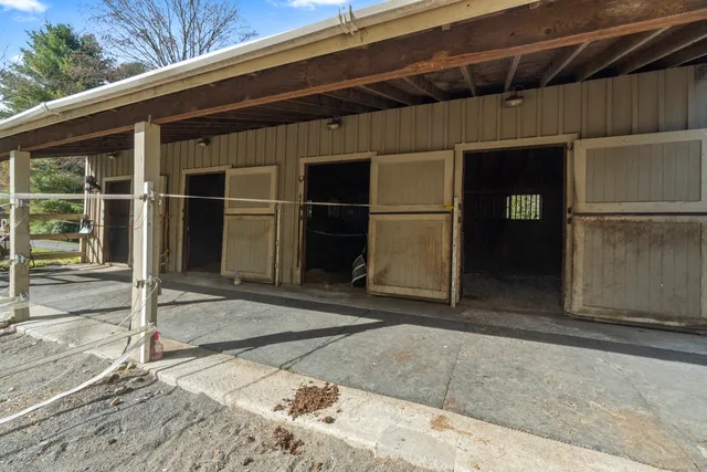 a view of a garage door
