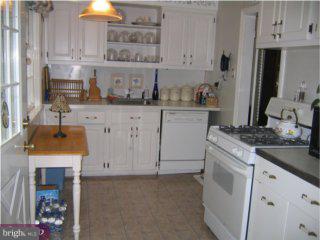 231 Farnham Road Havertown, PA 19083 - Photo 3 of 5