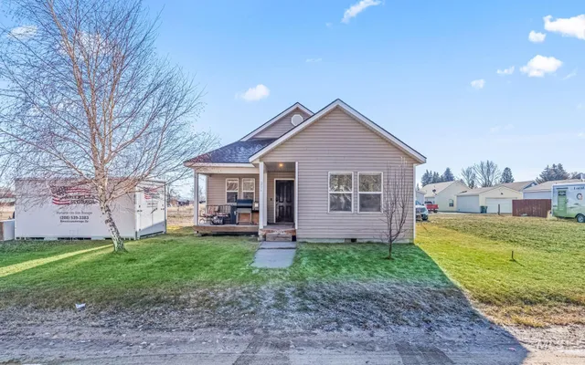 $305,000 | 226 Garnet Avenue East, Fairfield, ID 83327